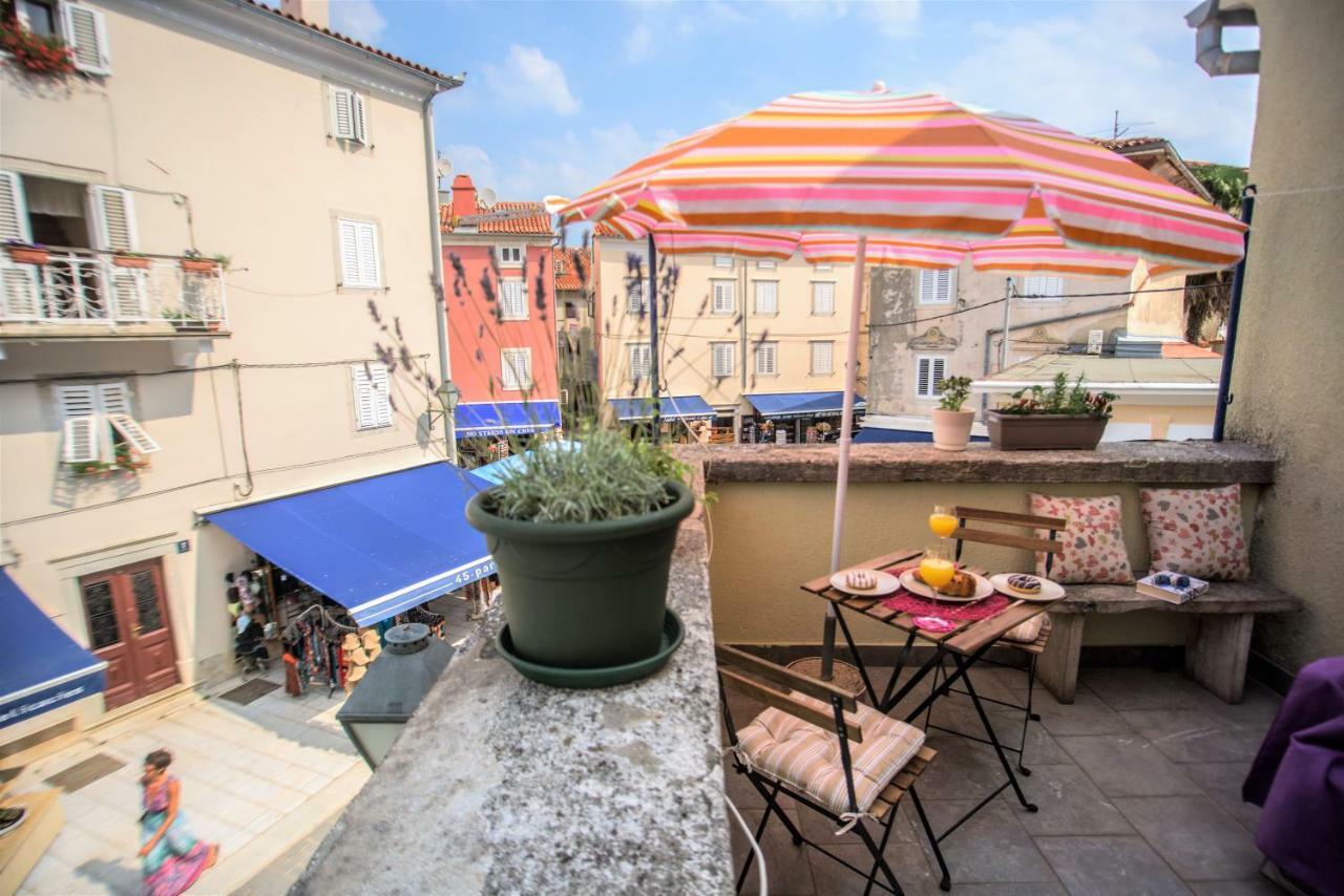 Apartment Dolores Cres Exterior photo